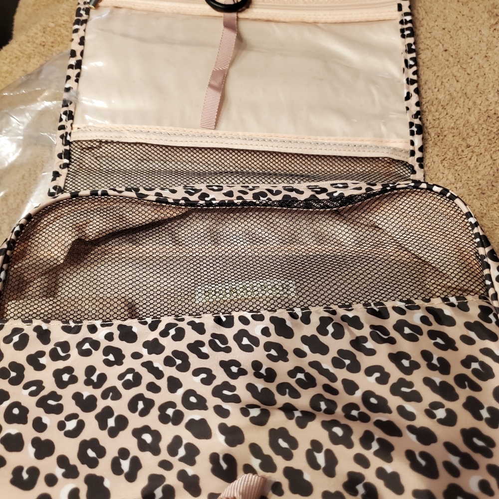 Shiraleah Hanging Toiletry Bag, Water-Resistant Cosmetic Bag Animal Print NEW
